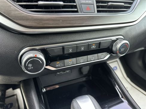 Used 2024 Nissan Altima 2.5 SV FWD image 18