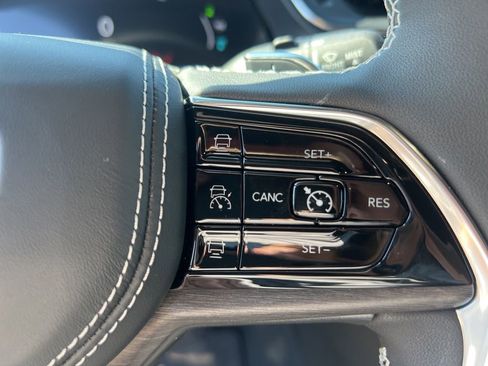 New 2024 Jeep Grand Cherokee Overland AWD/4WD image 12
