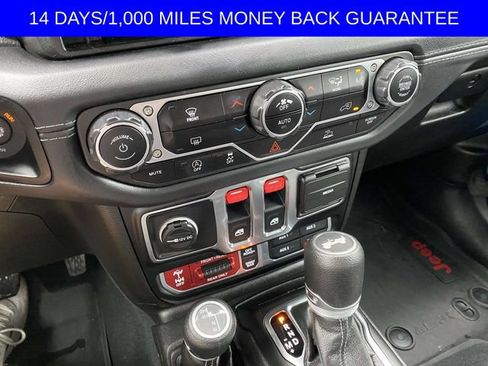 Used 2024 Jeep Wrangler Rubicon w/ Technology Group AWD/4WD image 17