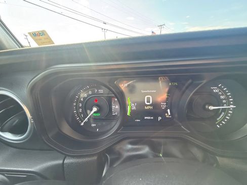 Used 2024 Jeep Wrangler Unlimited Sahara w/ Technology Group AWD/4WD image 23