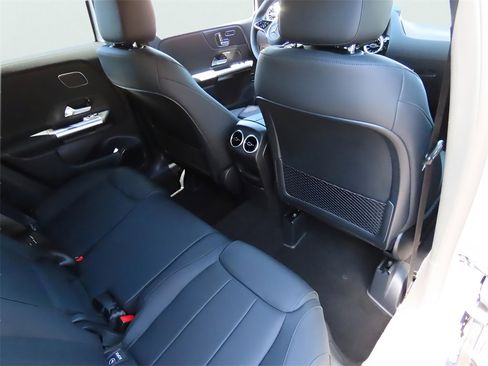 New 2025 Mercedes-Benz GLA 250 4MATIC image 33