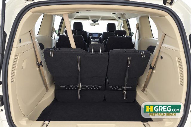 Used 2022 Chrysler Voyager LX FWD image 17