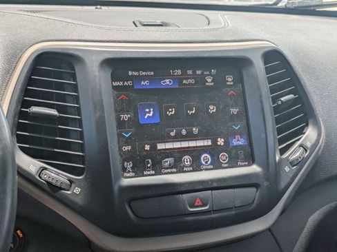 Used 2015 Jeep Cherokee Limited w/ Luxury Group FWD image 15