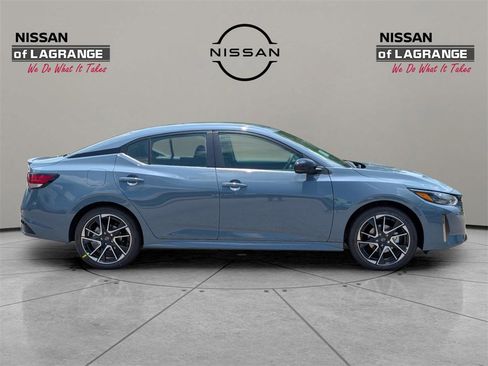 New 2025 Nissan Sentra SR image 4
