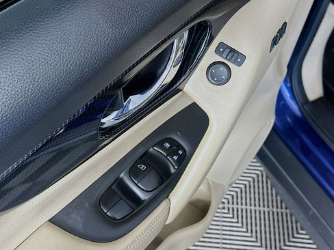 Used 2017 Nissan Rogue SL FWD image 15