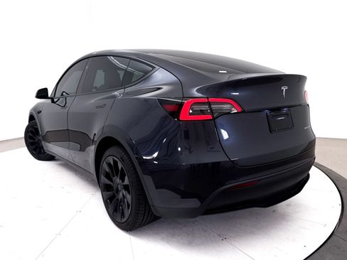 Used 2024 Tesla Model Y Long Range AWD/4WD image 2