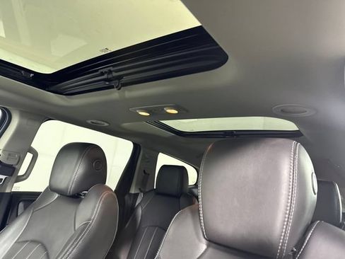 Used 2017 Chevrolet Traverse Premier FWD image 18