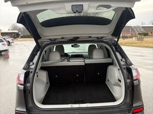 Used 2019 Jeep Cherokee Limited FWD image 6
