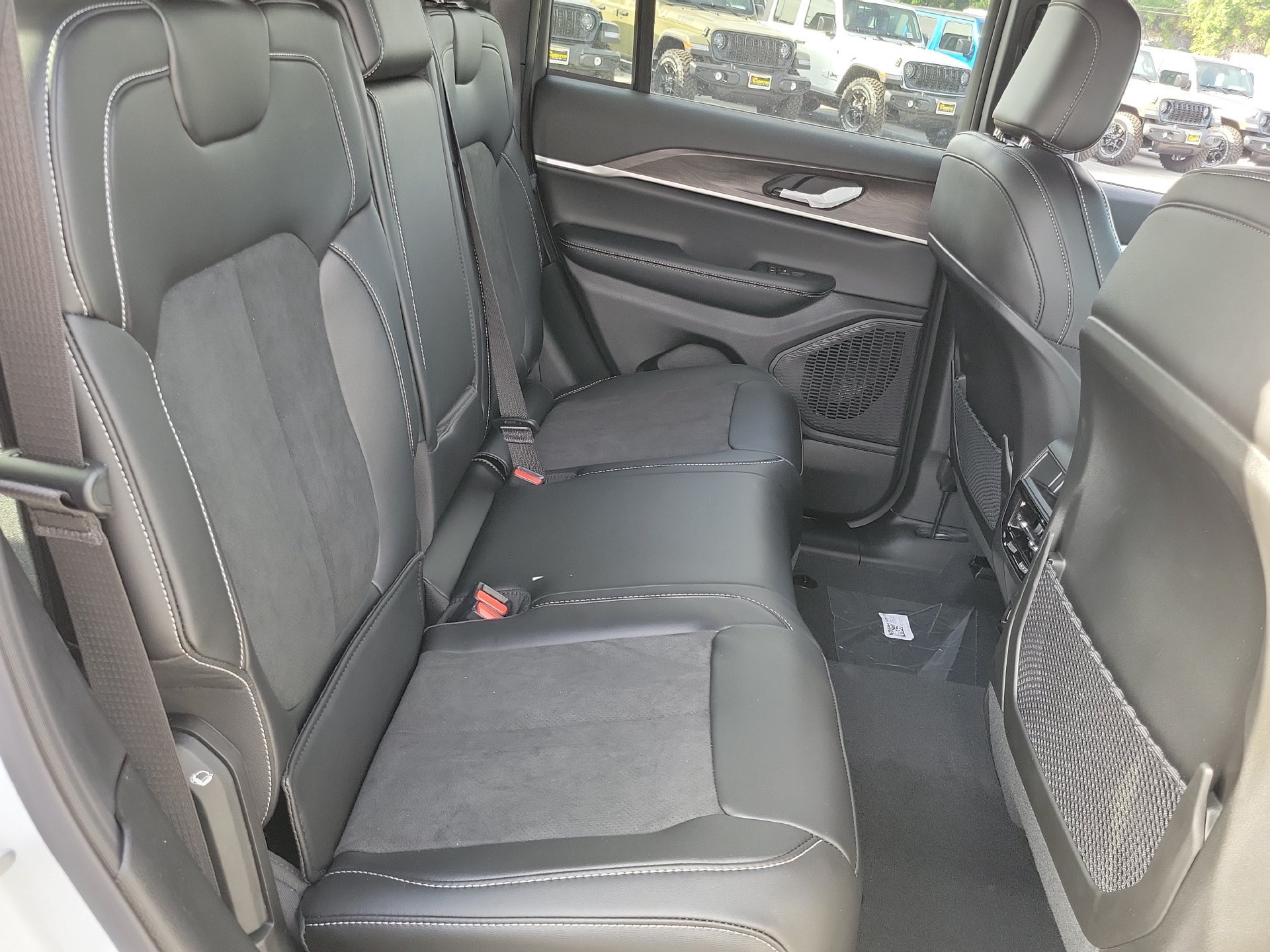New 2026 Jeep Grand Cherokee Altitude AWD/4WD image 19