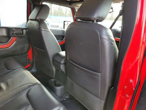 Used 2016 Jeep Wrangler Unlimited Rubicon w/ Dual Top Group AWD/4WD image 29