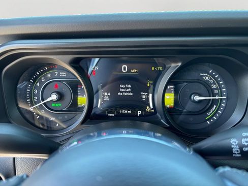 Used 2025 Jeep Wrangler Unlimited Sahara AWD/4WD image 29