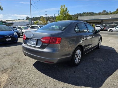 Used 2011 Volkswagen Jetta SE FWD image 5