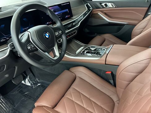 Certified 2025 BMW X5 xDrive50e w/ Premium Package image 4