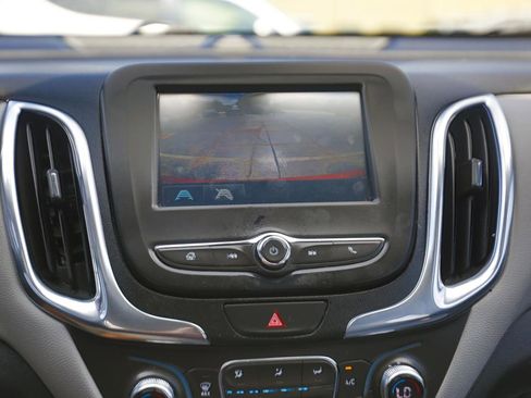 Used 2018 Chevrolet Equinox LT FWD image 9