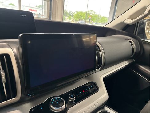 Used 2025 Ford Expedition Active RWD image 18