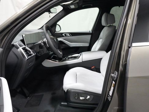 New 2026 BMW X5 xDrive40i w/ Climate Comfort Package AWD/4WD image 2