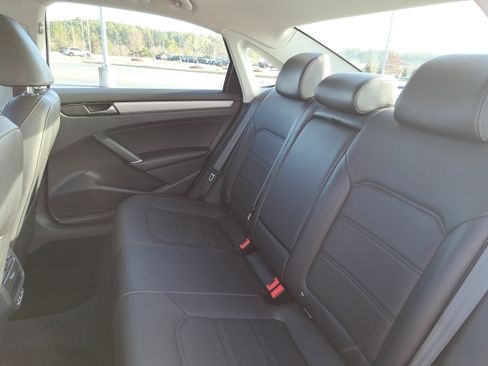 Used 2020 Volkswagen Passat 2.0T SE image 13