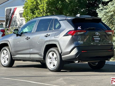 Used 2020 Toyota RAV4 XLE image 6