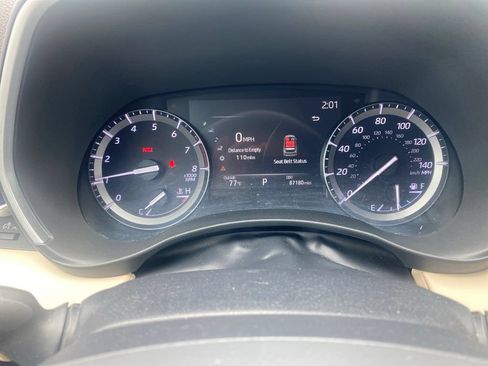 Used 2020 Toyota Highlander XLE AWD/4WD image 6