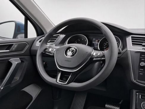 Used 2020 Volkswagen Tiguan SE AWD/4WD image 13