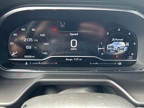 Certified 2024 GMC Yukon SLT w/ SLT Luxury Package AWD/4WD image 34