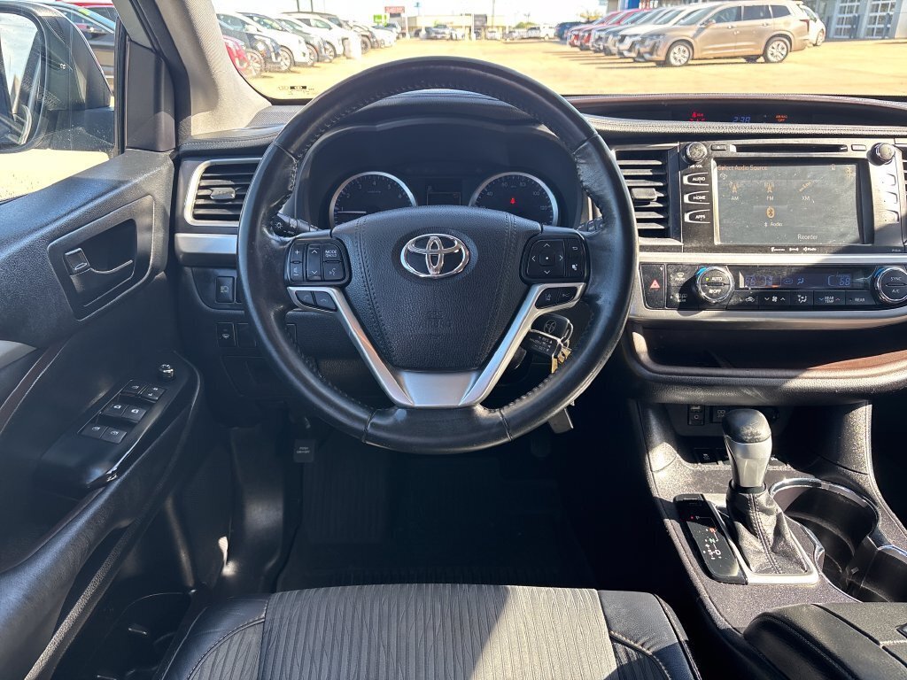Used 2018 Toyota Highlander Plus AWD/4WD image 13
