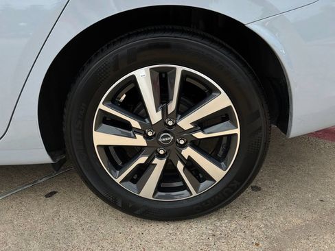 Used 2025 Nissan Versa SV FWD image 9