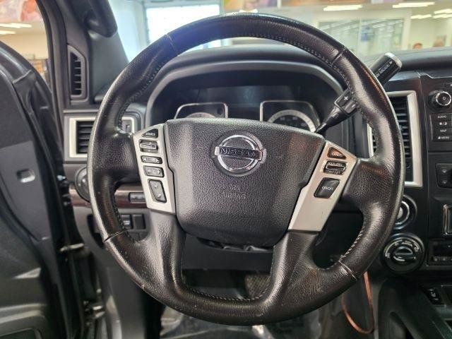 Used 2019 Nissan Titan SV w/ SV Convenience Package AWD/4WD image 11