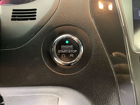 Used 2019 Ford Explorer XLT w/ Equipment Group 202A FWD image 17