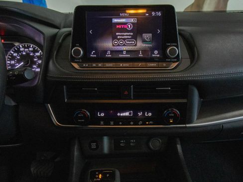 Used 2024 Nissan Rogue SV image 4