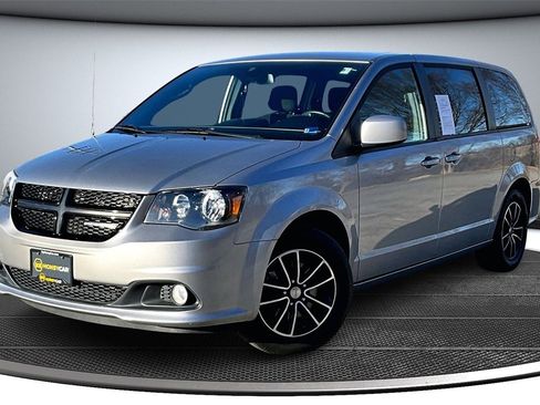 Used 2019 Dodge Grand Caravan SE image 3