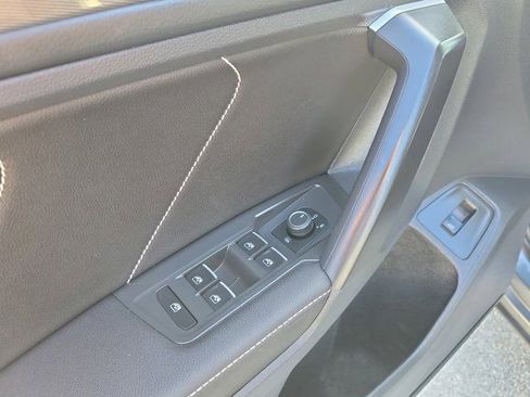 Used 2023 Volkswagen Tiguan SE image 22