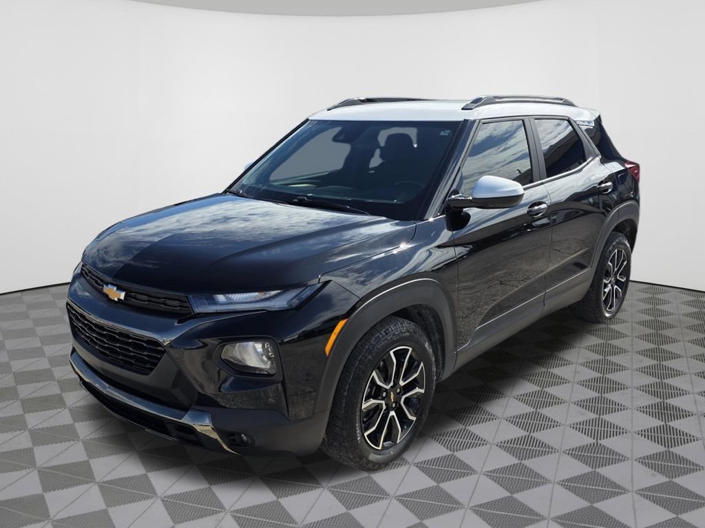 Used 2023 Chevrolet TrailBlazer ACTIV FWD image 2