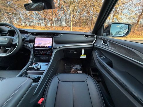 New 2025 Jeep Grand Cherokee L Limited image 15