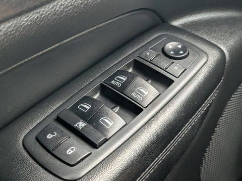 Used 2018 Jeep Grand Cherokee Laredo RWD image 14