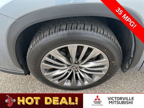 Used 2021 Toyota Highlander Platinum image 11