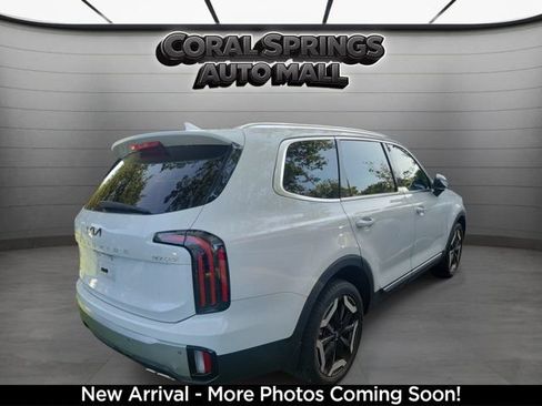 Certified 2023 Kia Telluride EX w/ EX Captain's Chair Package FWD image 4