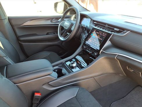 New 2025 Jeep Grand Cherokee L Altitude AWD/4WD image 6