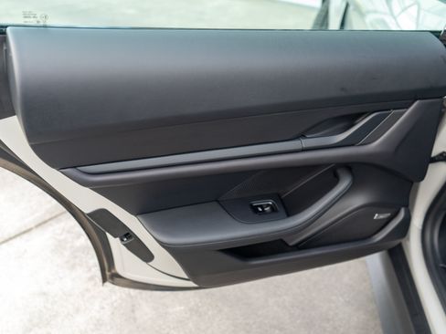 Used 2021 Porsche Taycan RWD image 32