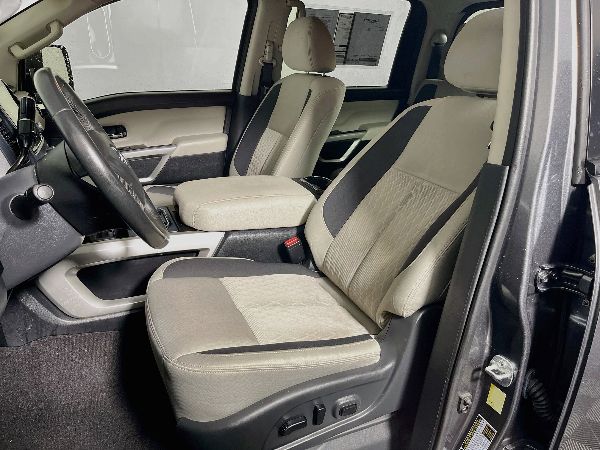 Used 2023 Nissan Titan SV w/ SV Convenience Package RWD image 12
