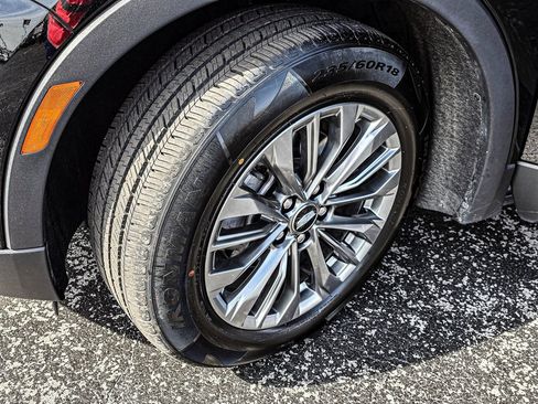 Used 2025 Cadillac XT4 Premium Luxury image 9