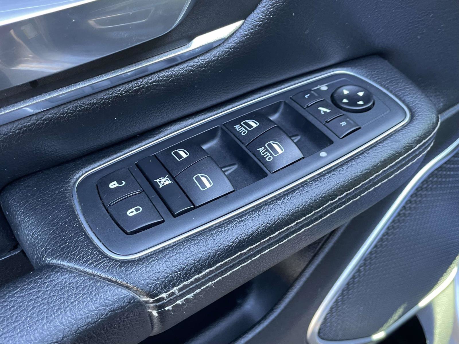 Used 2020 RAM 1500 Laramie w/ Sport Appearance Package AWD/4WD image 19