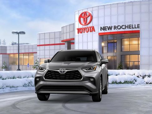 New 2025 Toyota Highlander XLE image 18