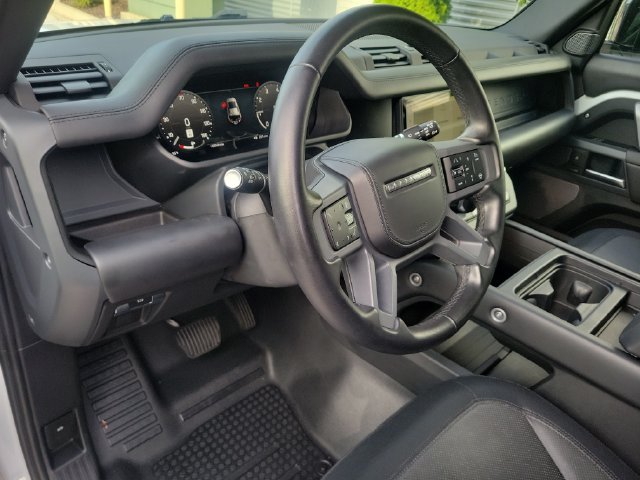 Used 2024 Land Rover Defender 110 X-Dynamic SE AWD/4WD image 17