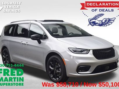 New 2026 Chrysler Pacifica Limited w/ S Appearance Package