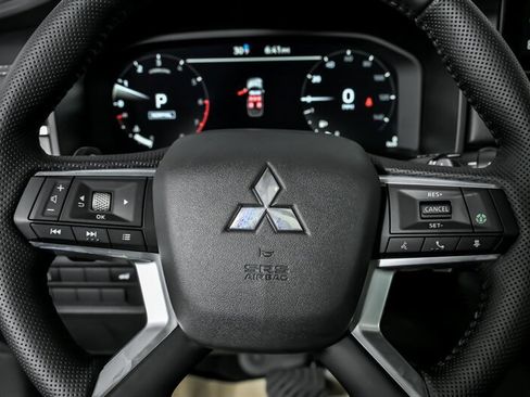 New 2026 Mitsubishi Outlander SE image 20