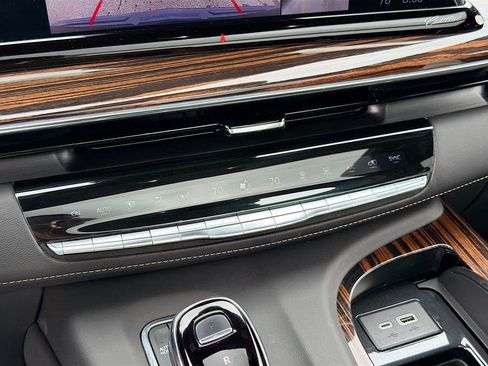 Certified 2023 Cadillac Escalade Premium Luxury w/ Performance Package AWD/4WD image 27