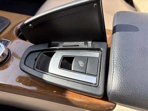 Used 2015 Mercedes-Benz SLK 250 w/ Premium Package image 12