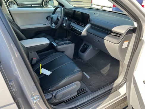 Used 2025 Hyundai Ioniq 5 SE AWD/4WD image 4