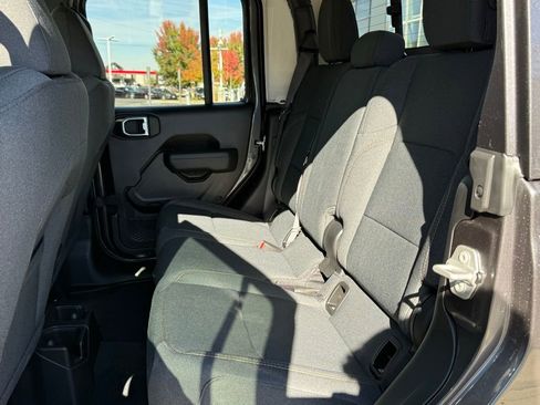 New 2025 Jeep Gladiator Sport image 28